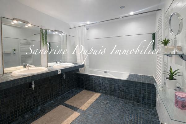 Saintes (17100) T5 centre-ville – 4 chambres – dernier étage – sans charges