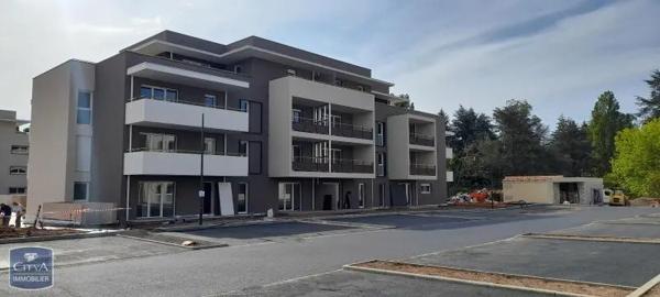 Appartement à louer 2 pièces 41.88m² Fréjus (83600)