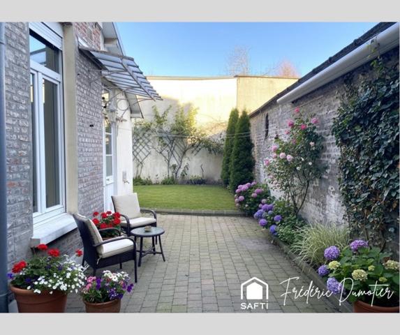 Superbe maison bourgeoise en centre ville avec 3 chambres, 1 dressing et espace extérieur