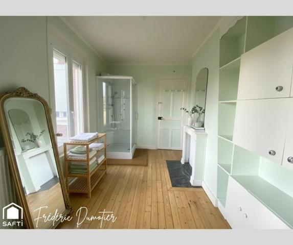 Superbe maison bourgeoise en centre ville avec 3 chambres, 1 dressing et espace extérieur