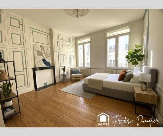 Superbe maison bourgeoise en centre ville avec 3 chambres, 1 dressing et espace extérieur