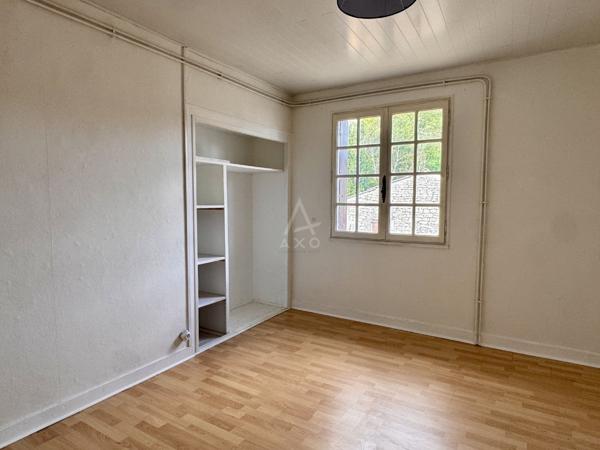 Maison de village rénovée de 130M2 environ avec dépendances et jardin clos – À 20 min d’Angoulême Ouest