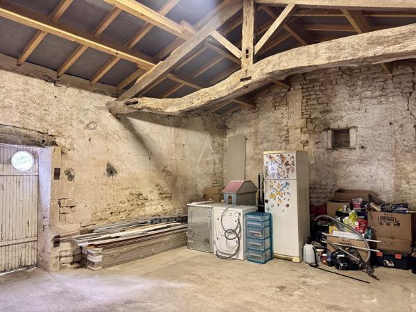 Maison de village rénovée de 130M2 environ avec dépendances et jardin clos – À 20 min d’Angoulême Ouest