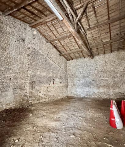 Maison de village rénovée de 130M2 environ avec dépendances et jardin clos – À 20 min d’Angoulême Ouest