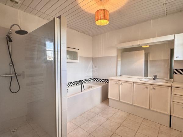 Maison de village rénovée de 130M2 environ avec dépendances et jardin clos – À 20 min d’Angoulême Ouest