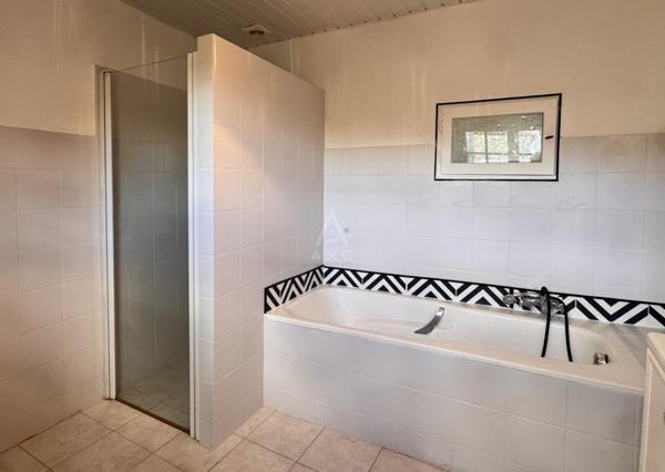 Maison de village rénovée de 130M2 environ avec dépendances et jardin clos – À 20 min d’Angoulême Ouest