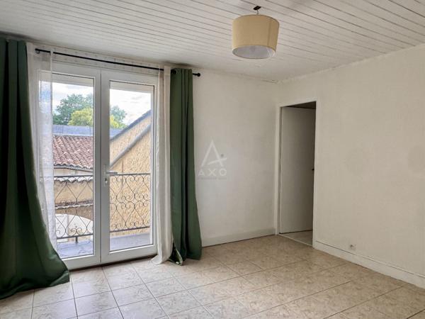 Maison de village rénovée de 130M2 environ avec dépendances et jardin clos – À 20 min d’Angoulême Ouest