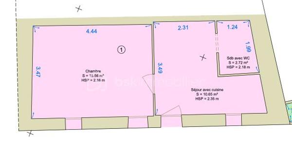 EN EXCLUSIVITÉ : Faron. T2 d'environ 29 m² avec jardin et grande terrasse en Rez-de-chaussée d’une maison de caractère.

Rare sur le secteur ! Dans le quartier très recherché du Faron, à proximité du téléphérique et des transports en commun, cet appartement d'environ 29 m² prend place en rez-de-jardin d'une charmante maison des années 30 .
Une configuration lui conférant un véritable cachet : ici pas de résidence traditionnelle, mais le charme d'une maison ancienne, dans un quartier résidentiel à proximité des axes routiers et du centre-ville.

Accessible par un escalier extérieur, le logement se situe ensuite de plain-pied avec ses extérieurs. Véritable atout du bien, une grande terrasse d'environ 29 m² se prolonge par un jardin d'environ 45 m², offrant ainsi près de 74 m² d'espaces extérieurs, avec une petite échappée sur la mer.

Dans sa configuration actuelle, l'appartement se compose d'un séjour avec cuisine d'environ 11 m², d'une grande chambre de plus de 15 m² et d'une salle de bains avec WC.
La distribution actuelle, offre un réel potentiel de réaménagement afin de repenser les volumes et de créer une configuration plus fonctionnelle et contemporaine.

L'appartement nécessite des travaux de modernisation, néanmoins, sa surface contenue permet d'envisager un projet de rénovation complet tout en maîtrisant l'ampleur des travaux, avec un véritable potentiel de valorisation.

Des travaux importants ont déjà été réalisés sur la terrasse : réfection de l'étanchéité et renforcement de la structure au-dessus des garages par la pose d'IPN. L'appartement bénéficie également du double vitrage.

Appartement actuellement loué meublé . La locataire prévoit un départ en 2028 dans le cadre d'une mutation professionnelle, possiblement avant cette date.

Copropriété de 3 lots d'habitation en cours de création.

Un bien rare sur le Faron, dont les généreux extérieurs et le potentiel de rénovation offrent de belles perspectives de valorisation .