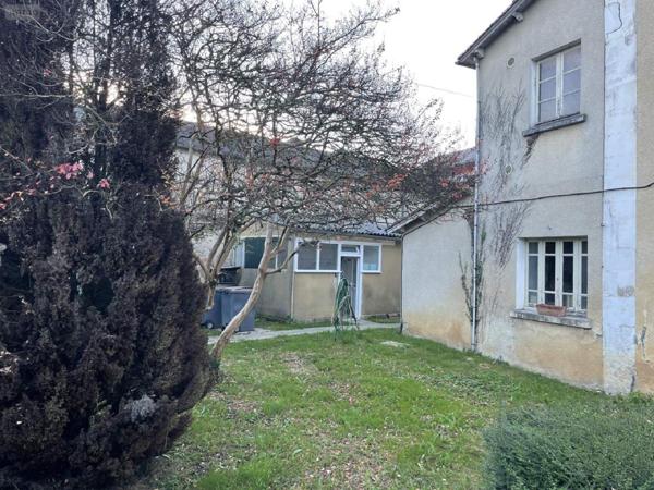 Local mixte (Professionnel/Habitation) à vendre à Javerlhac et la Chapelle Saint Robert en Dordogne (24300), ref : 077/1570