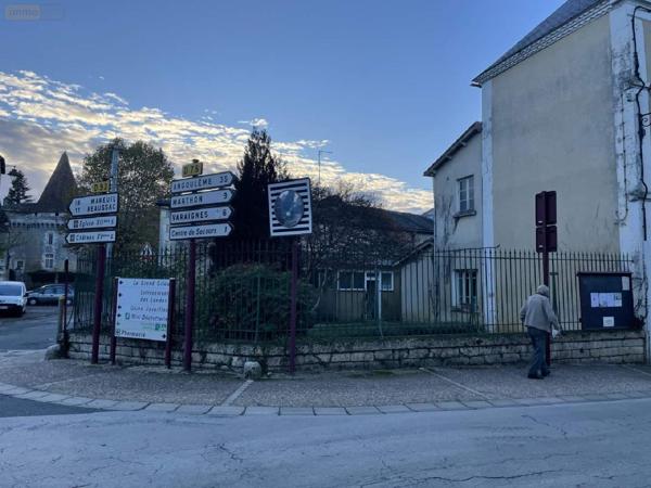 Local mixte (Professionnel/Habitation) à vendre à Javerlhac et la Chapelle Saint Robert en Dordogne (24300), ref : 077/1570