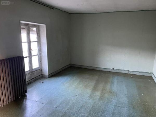 Local mixte (Professionnel/Habitation) à vendre à Javerlhac et la Chapelle Saint Robert en Dordogne (24300), ref : 077/1570