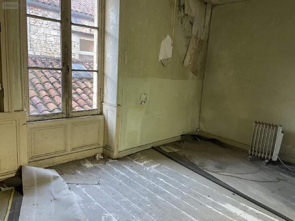 Local mixte (Professionnel/Habitation) à vendre à Javerlhac et la Chapelle Saint Robert en Dordogne (24300), ref : 077/1570