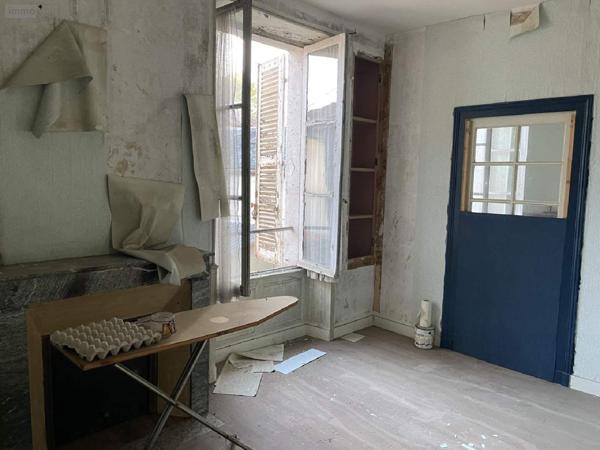 Local mixte (Professionnel/Habitation) à vendre à Javerlhac et la Chapelle Saint Robert en Dordogne (24300), ref : 077/1570