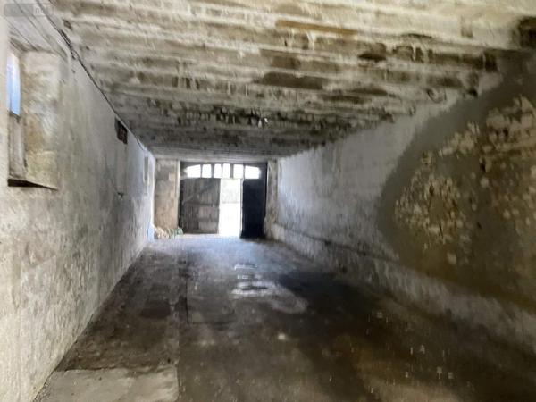 Local mixte (Professionnel/Habitation) à vendre à Javerlhac et la Chapelle Saint Robert en Dordogne (24300), ref : 077/1570