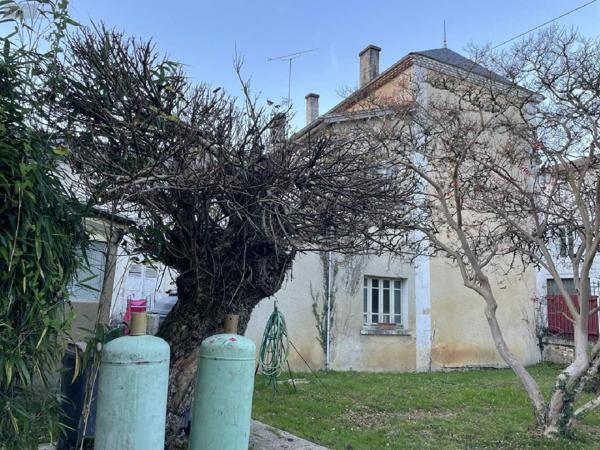 Local mixte (Professionnel/Habitation) à vendre à Javerlhac et la Chapelle Saint Robert en Dordogne (24300), ref : 077/1570