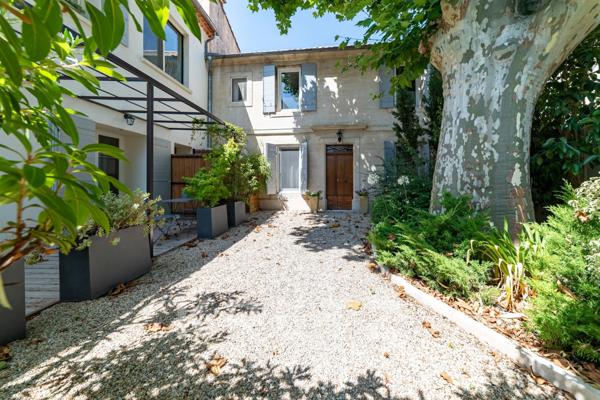 Propriété d'exception en cœur de village, à seulement 5 minutes de Saint-Rémy-de-Provence