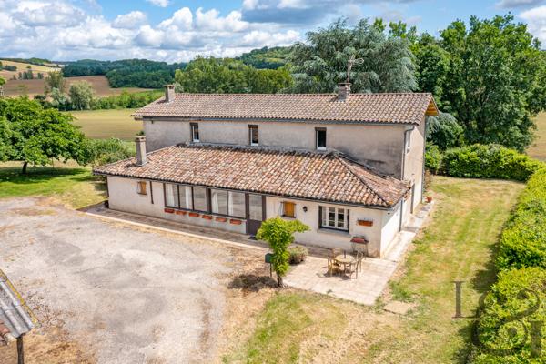 Ancien corps de ferme situé à Monclar