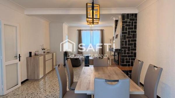 BAHO – Maison familiale 5 pièces de 133 m² avec garage, panneaux solaires et cheminée