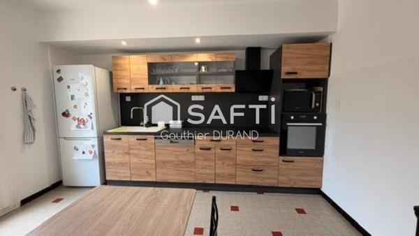 BAHO – Maison familiale 5 pièces de 133 m² avec garage, panneaux solaires et cheminée
