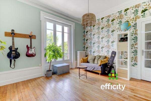 Maison
         5 pièces
        - 123 m² 550 000 € *