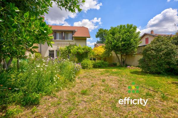 Maison
         5 pièces
        - 123 m² 550 000 € *