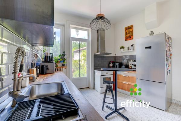 Maison
         5 pièces
        - 123 m² 550 000 € *