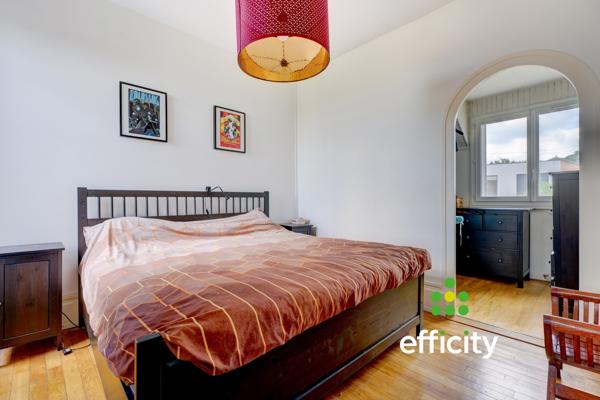 Maison
         5 pièces
        - 123 m² 550 000 € *