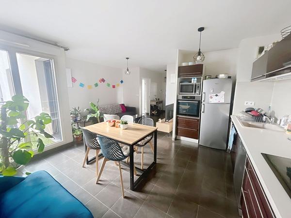 Appartement Issy Les Moulineaux 3 pièce(s) 59m2 tramway T2 3 minutes à pied, calme avec balcon