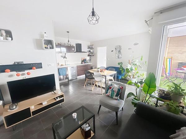 Appartement Issy Les Moulineaux 3 pièce(s) 59m2 tramway T2 3 minutes à pied, calme avec balcon