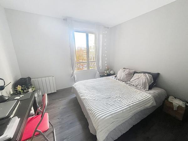 Appartement Issy Les Moulineaux 3 pièce(s) 59m2 tramway T2 3 minutes à pied, calme avec balcon