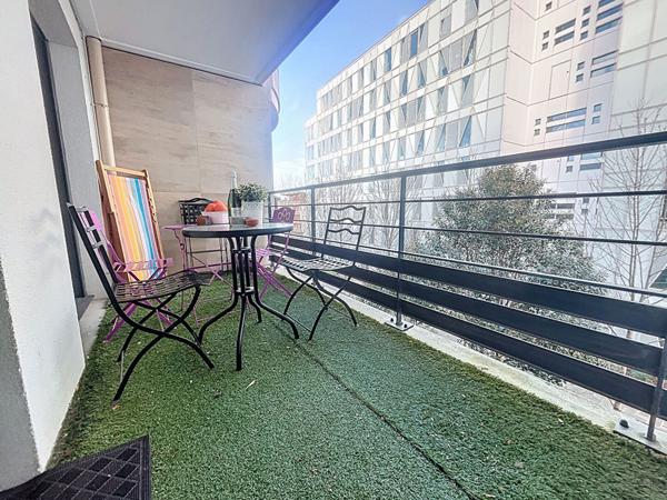 Appartement Issy Les Moulineaux 3 pièce(s) 59m2 tramway T2 3 minutes à pied, calme avec balcon