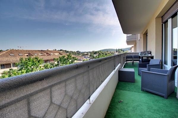 A VENDRE en exclusivité à DRAGUIGNAN Appartement T4 prêt-à-vivre, terrasses et cave