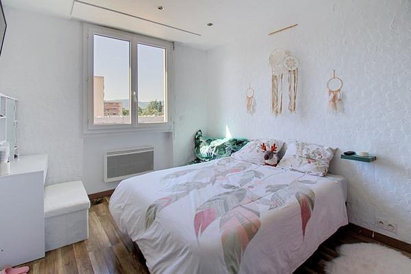 A VENDRE en exclusivité à DRAGUIGNAN Appartement T4 prêt-à-vivre, terrasses et cave