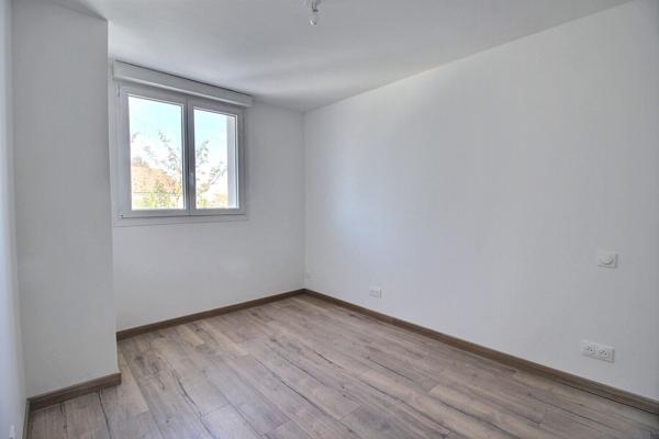 Marignane - Appartement 3 pièces d'une surface de 54 m2 avec balcon et deux places de parking .