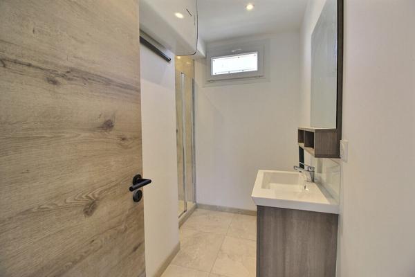 Marignane - Appartement 3 pièces d'une surface de 54 m2 avec balcon et deux places de parking .