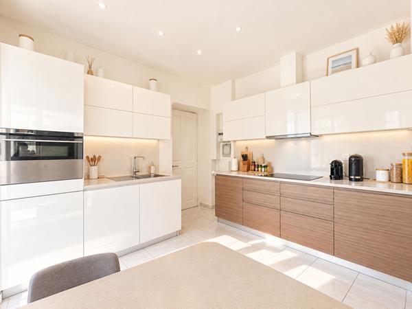 A vendre villa 6 pièces, 5 chambres à Boulouris avec piscine