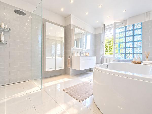 A vendre villa 6 pièces, 5 chambres à Boulouris avec piscine