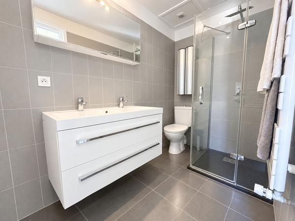 A vendre villa 6 pièces, 5 chambres à Boulouris avec piscine