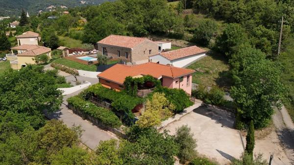 Havre de Paix comprenant 4 gîtes avec terrasses privatives au sein d'une villa en ossature en bois à Lamalou les Bains