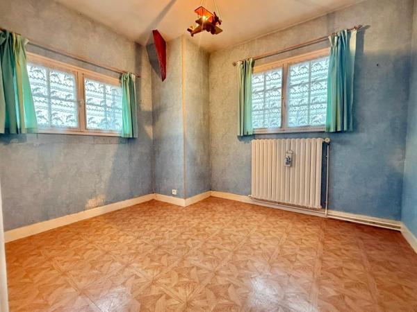 maison bien située avec dépence de 40 m² (agrandissement possible)