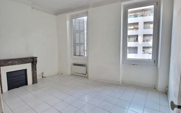 Appartement à vendre    3 pièces • 57,88 m2 Marseille 6