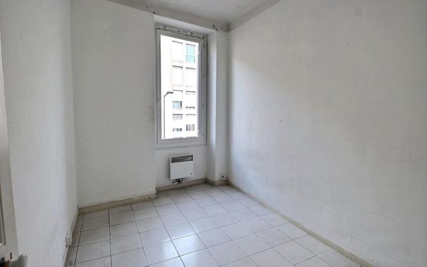 Appartement à vendre    3 pièces • 57,88 m2 Marseille 6