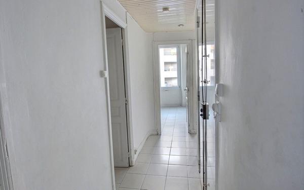 Appartement à vendre    3 pièces • 57,88 m2 Marseille 6