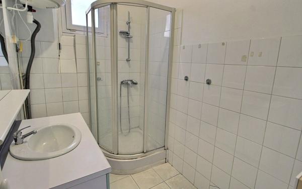 Appartement à vendre    3 pièces • 57,88 m2 Marseille 6