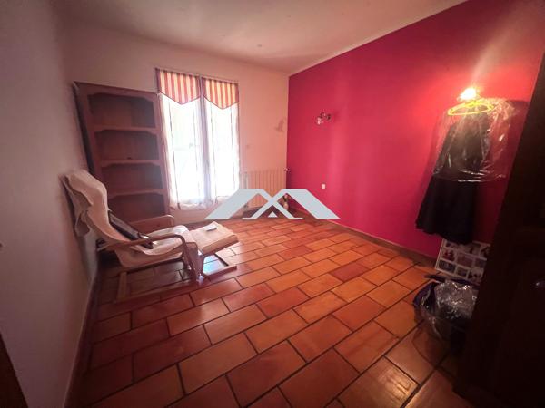 Maison 177 m² Piscine Terrain 2 800 m² constructible Grand garage
