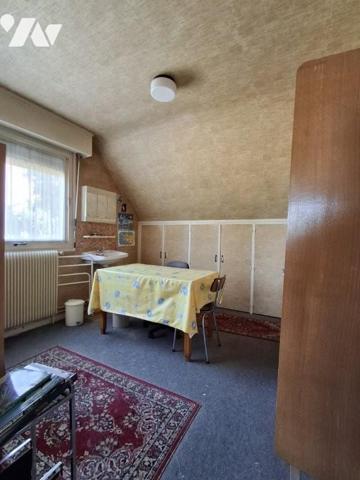 Maison 1980, spacieuse - 4 chambres - GARAGE+ stationnements - JARDIN de 650m² à l'arrière +coté.