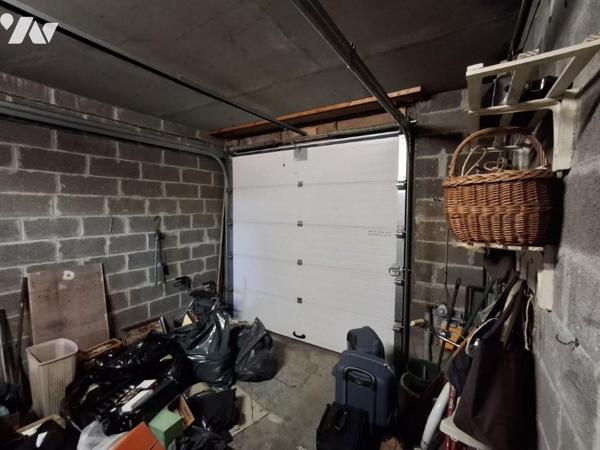 Maison 1980, spacieuse - 4 chambres - GARAGE+ stationnements - JARDIN de 650m² à l'arrière +coté.