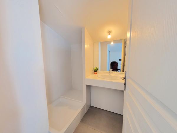 Appartement
         4 pièces
        - 96 m² Bien prestige