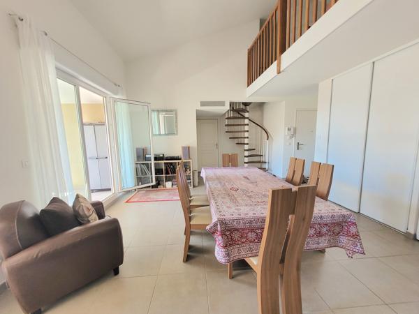 Appartement
         4 pièces
        - 96 m² Bien prestige