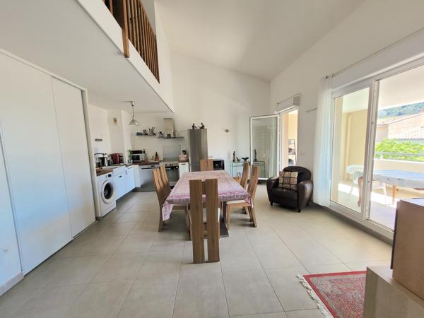 Appartement
         4 pièces
        - 96 m² Bien prestige